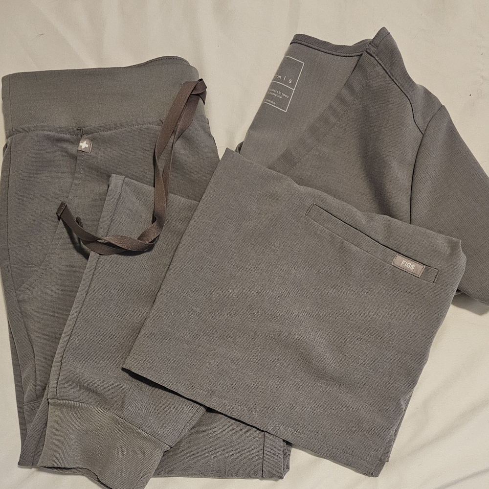 Figs Limited Release Space Grey Scrub set